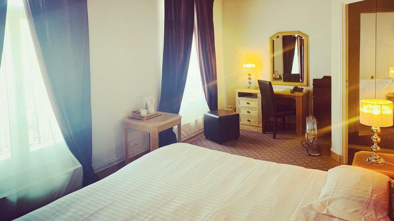 Le Grand Hotel Saint-Quentin  Room photo